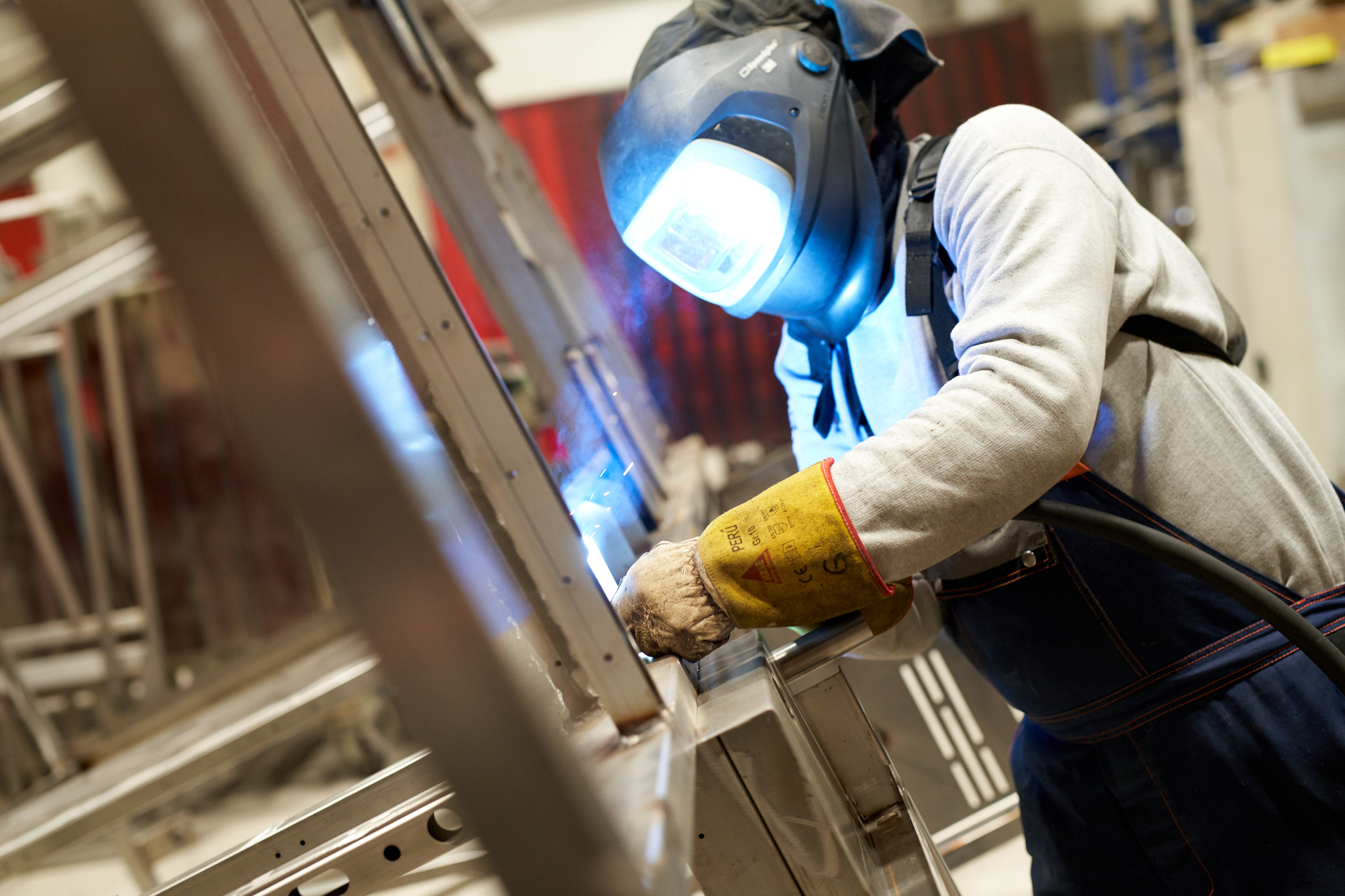 Industrie, Handwerk & Fahrzeugbau – Produktion Schweißarbeiten in der Fertigung