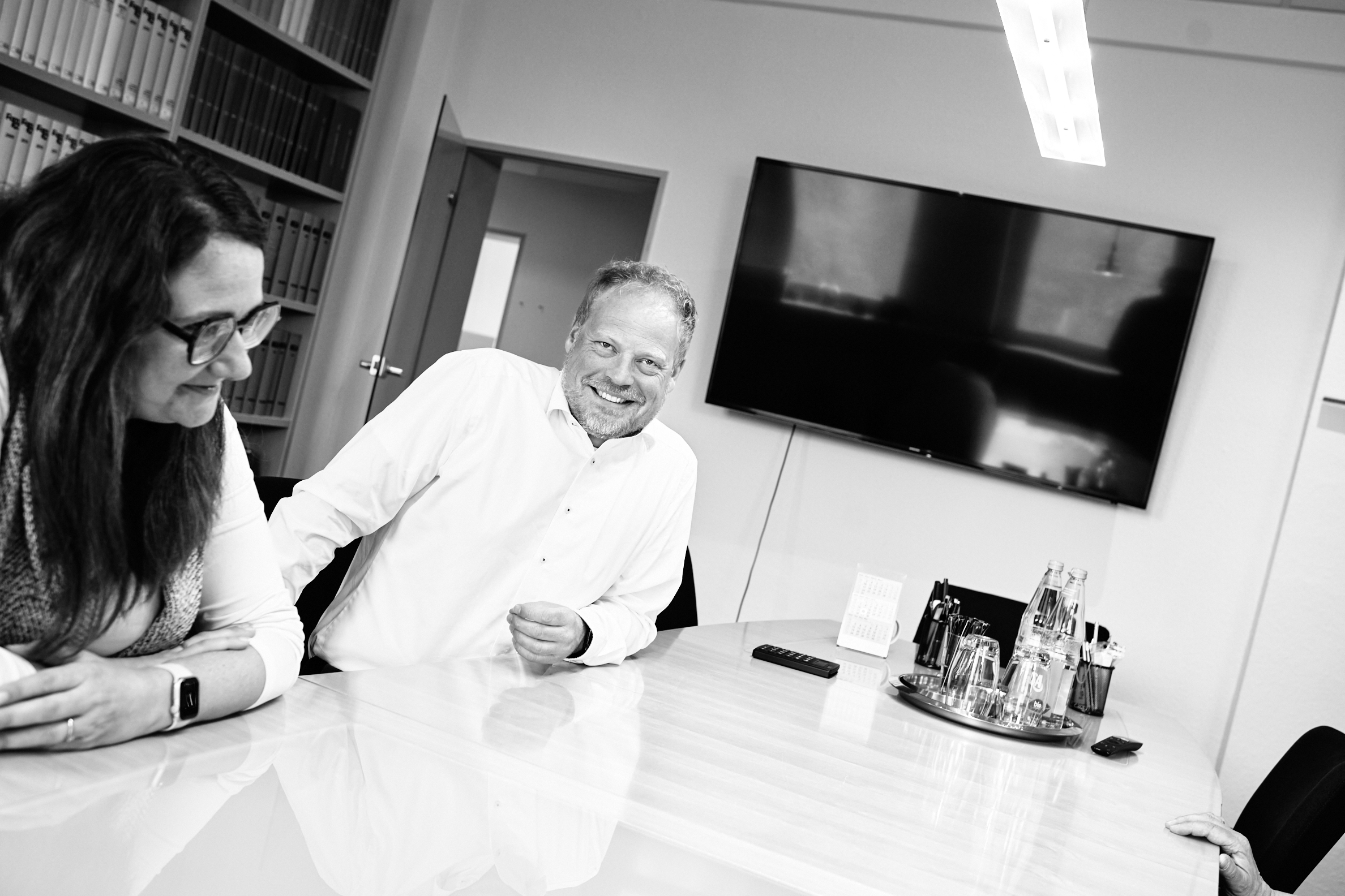 Immobilien, Recht & Finanzen – Besprechung/Anwalt Besprechung am Konferenztisch