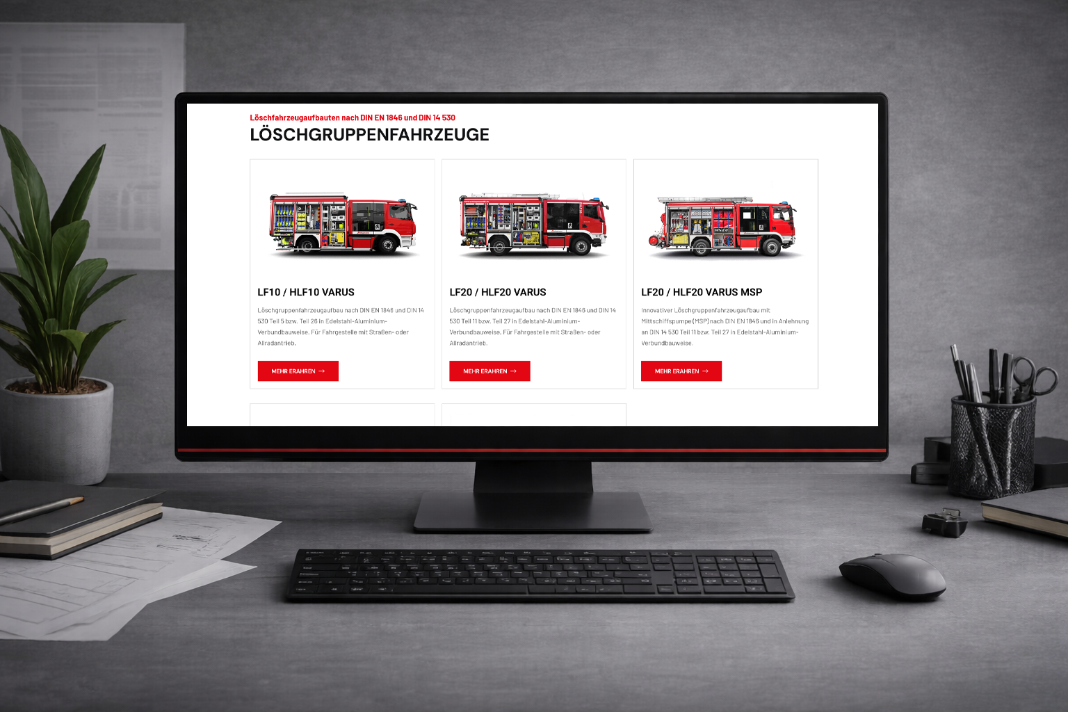 Produktübersicht mit Feuerwehrfahrzeugen auf einem Desktop-Monitor