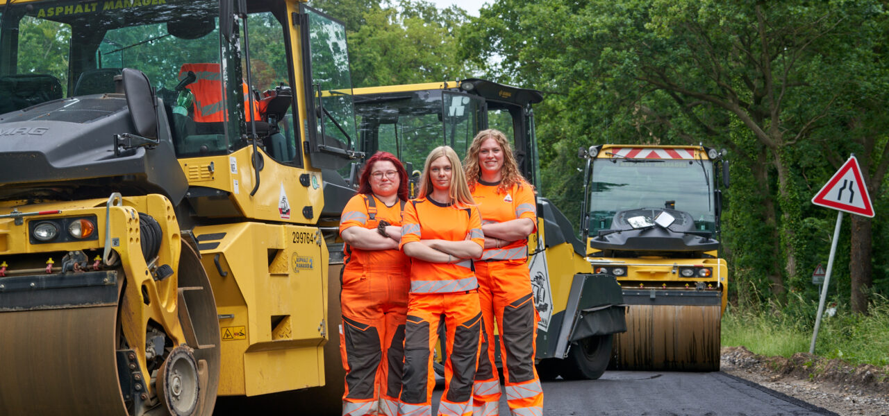 Team eines Handwerksbetriebs auf einer Baustelle
